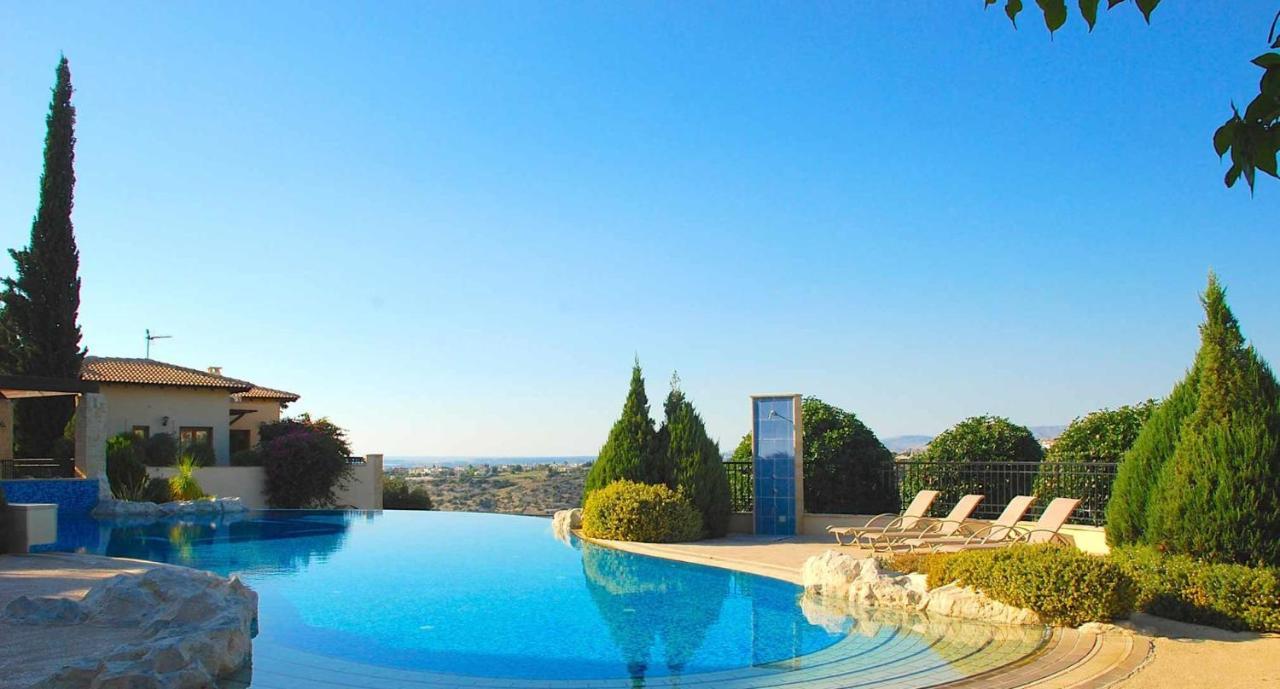 Fantastic Junior Villa Cz02 Salamis With Gorgeous Views, Aphrodite Hills Kouklia Exterior foto