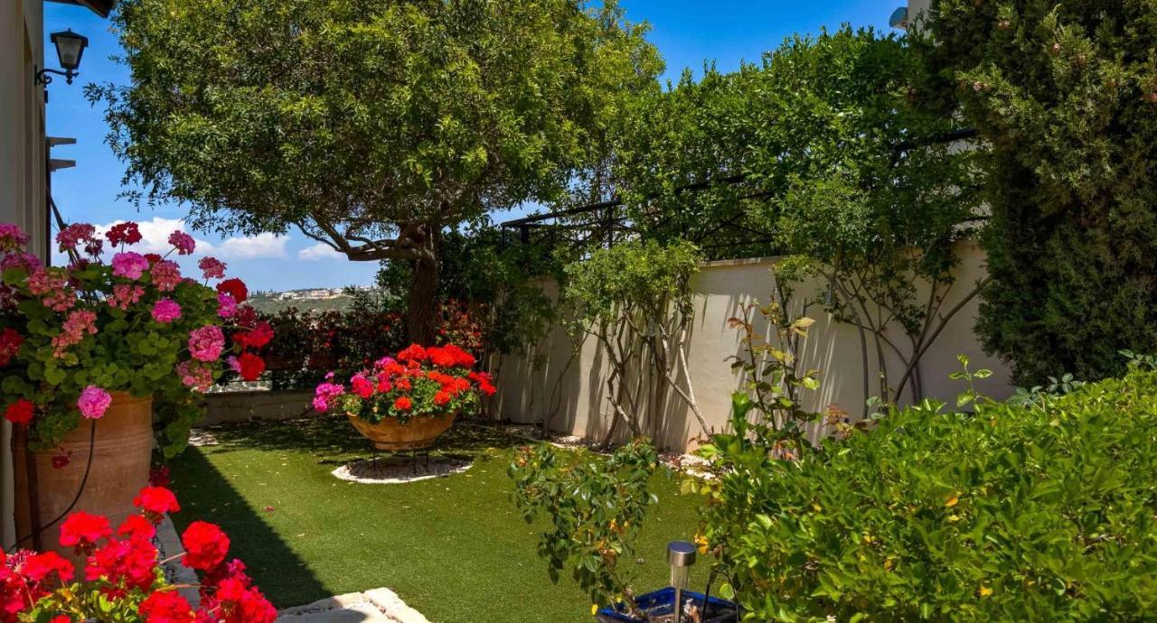 Fantastic Junior Villa Cz02 Salamis With Gorgeous Views, Aphrodite Hills Kouklia Exterior foto